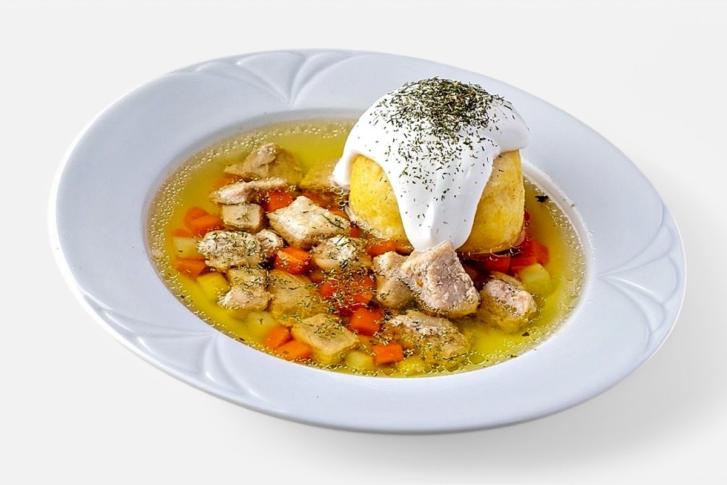 Sertésraguleves túrógombóccal, kapor szórattal