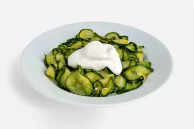 Tejfölös uborkasaláta