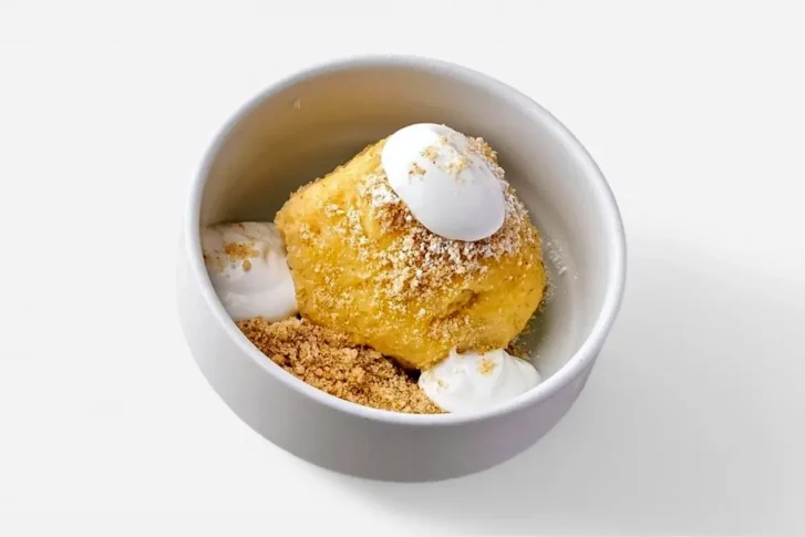 Túrógombóc cukros tejföllel