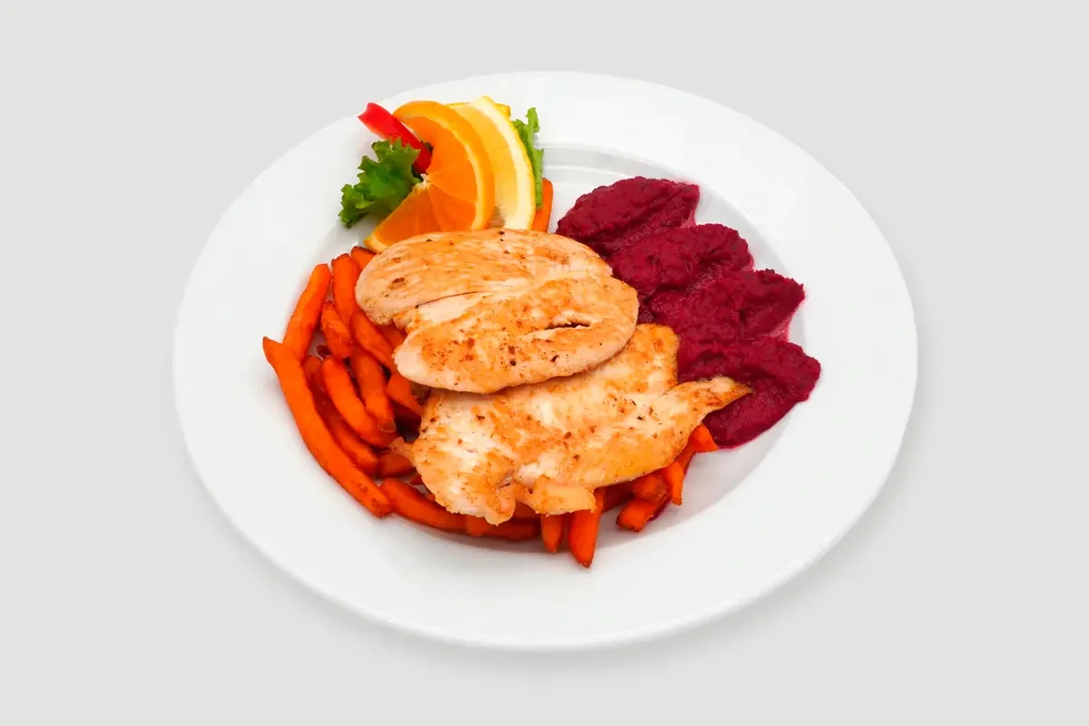 Csirkemell céklapesztóval, batátával