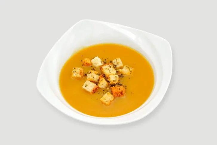 Fahéjas édesburgonya krémleves fűszeres krutonnal