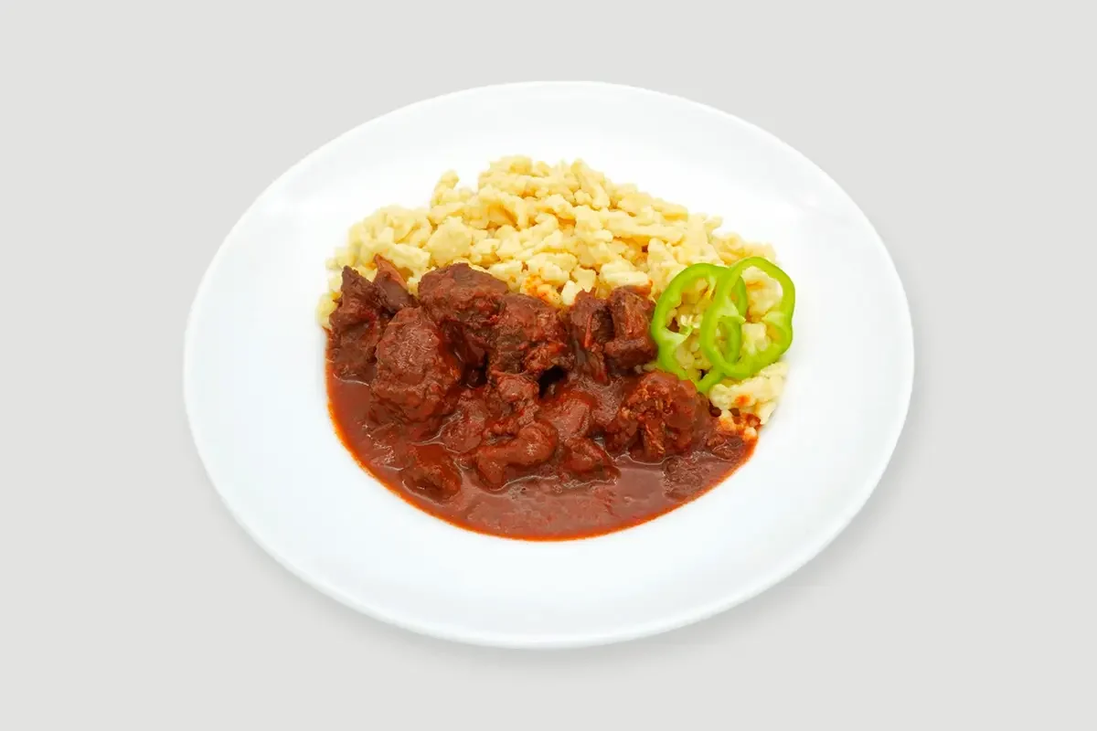 Vörösboros szarvaspörkölt galuskával