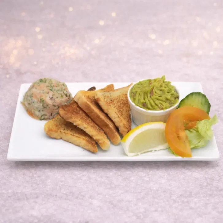 Lazactatár avokádókrémmel, pirítóssal