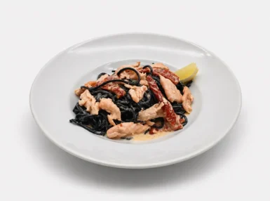 Lazacos tejszínes mediterrán spagetti