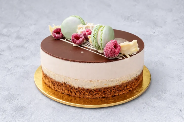 Pisztáciás fehércsokis mousse torta előrendelésre