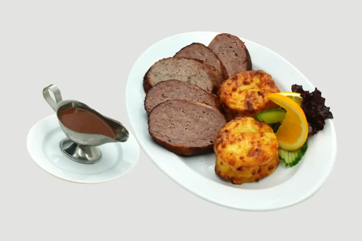 Töltött libanyak gratin burgonyával, barna mártással